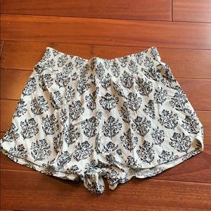 Missimo flounce comfy shorts - Size M